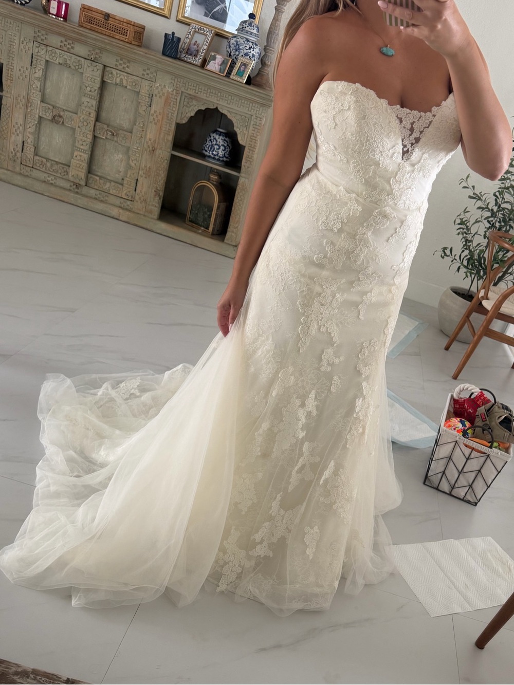 Vera Wang Ivory Bridal Gown with WHITE Label